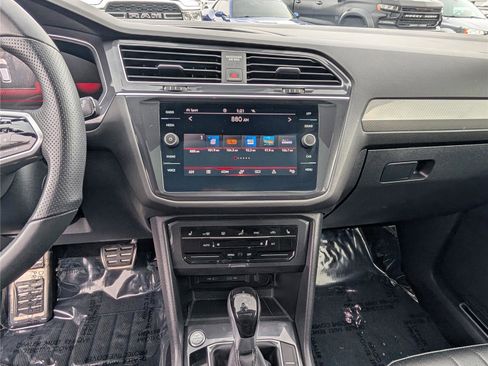 Used 2024 Volkswagen Tiguan SE R-Line image 19