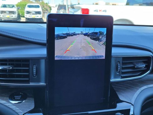 Used 2024 Ford Explorer Platinum w/ Technology Package image 15