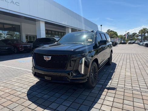Used 2025 Cadillac Escalade ESV Sport Platinum AWD/4WD image 2