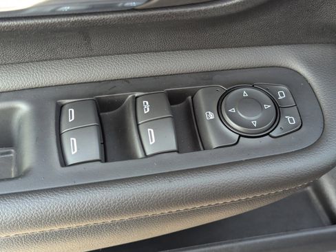 Used 2023 GMC Terrain SLE w/ Driver Convenience Package image 25