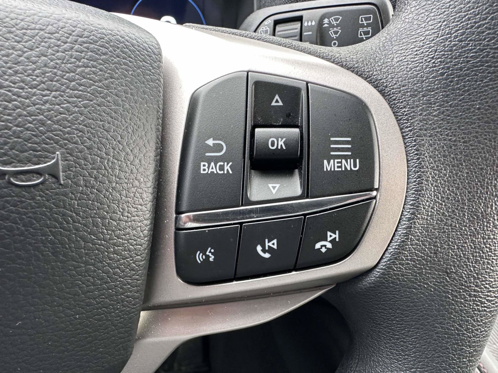Used 2026 Ford Explorer Active AWD/4WD image 18
