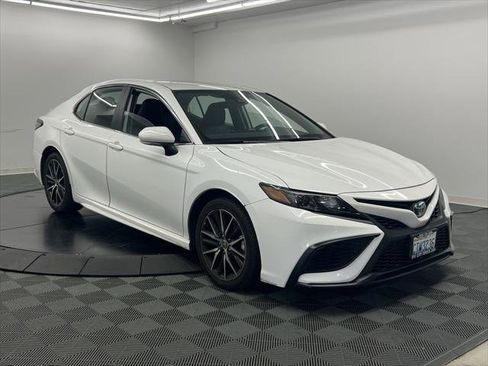 Certified 2023 Toyota Camry SE image 2