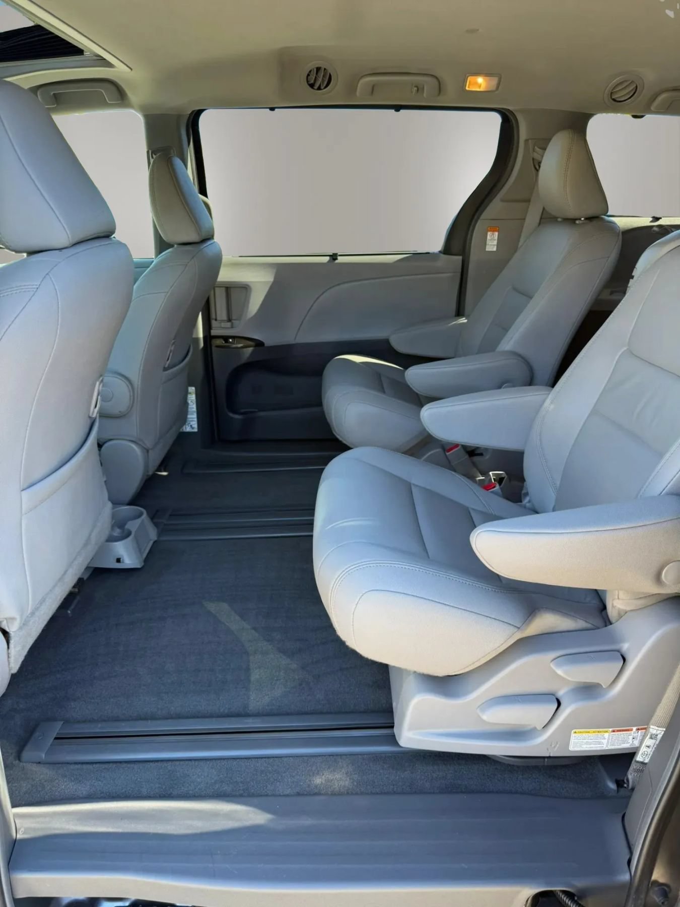 Used 2018 Toyota Sienna XLE w/ XLE Navigation Package FWD image 24