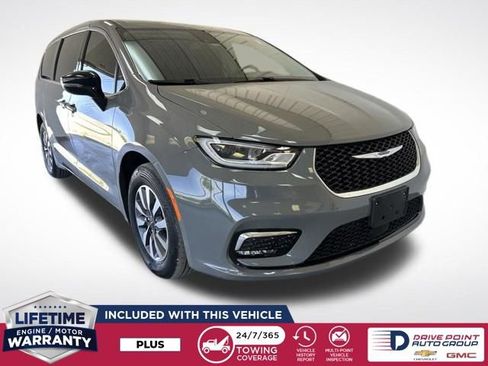 Used 2024 Chrysler Pacifica Limited FWD image 1