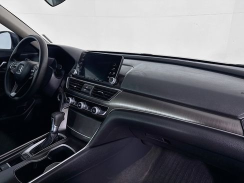 Used 2018 Honda Accord LX image 29