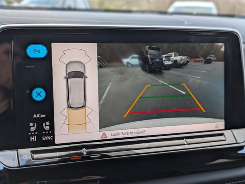 Used 2024 Volkswagen Atlas SE w/ Black Wheel Package image 27