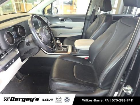 Used 2022 Kia Carnival LX FWD image 8