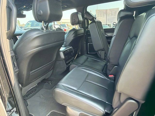 Used 2024 Jeep Wagoneer L Series III w/ Flexible Seating Group AWD/4WD image 17