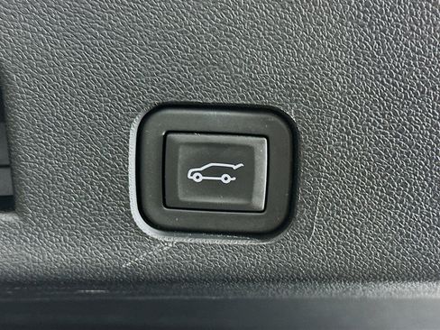 Used 2025 GMC Acadia Elevation image 32