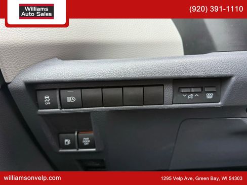 Used 2021 Toyota Sienna XLE image 25