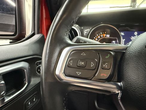 Used 2022 Jeep Wrangler Unlimited Sahara AWD/4WD image 13