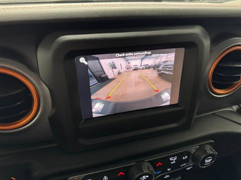 Used 2021 Jeep Gladiator Mojave w/ Cold Weather Group image 18