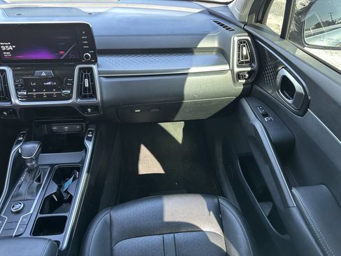 Used 2022 Kia Sorento S FWD image 17