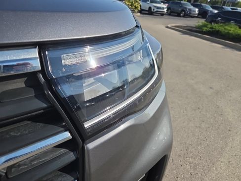 Used 2025 Ford Explorer Active AWD/4WD image 16