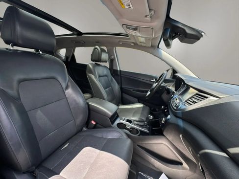 Used 2016 Hyundai Tucson Limited w/ Option Group 03 FWD image 16