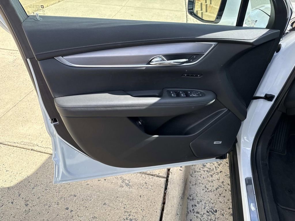 New 2025 Cadillac XT6 Luxury FWD image 13