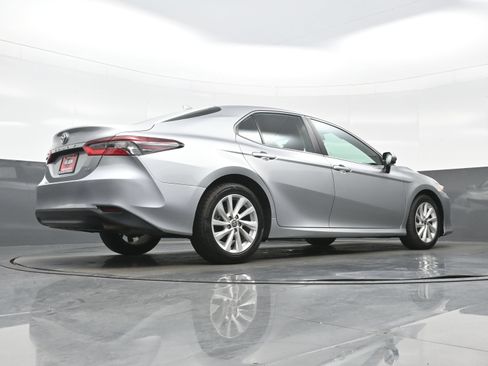 Used 2022 Toyota Camry LE FWD image 32