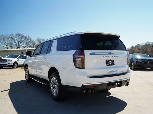 Used 2023 Chevrolet Suburban Premier image 4