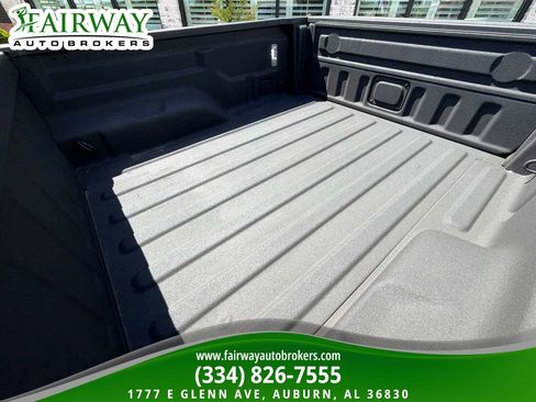 Used 2025 Jeep Gladiator Rubicon w/ Convenience Group AWD/4WD image 10