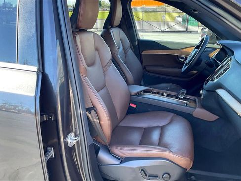 Used 2023 Volvo XC90 T8 Plus image 10