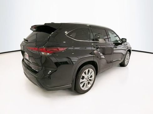 Certified 2025 Toyota Highlander Limited AWD/4WD image 6