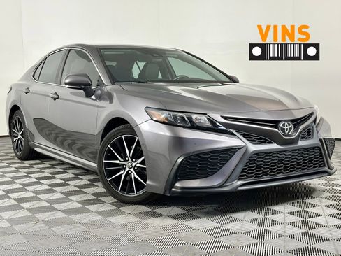 Used 2023 Toyota Camry SE FWD image 1