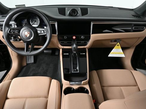 Certified 2025 Porsche Macan image 19