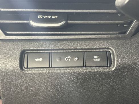 Certified 2025 Nissan Altima 2.5 SV FWD image 22