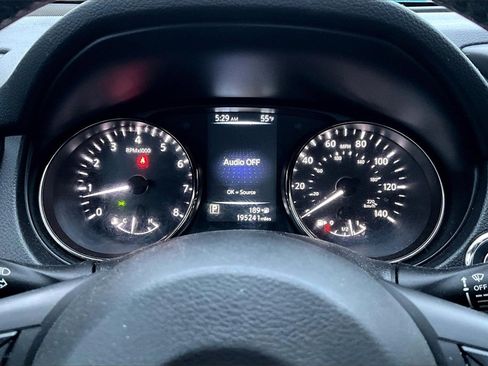 Used 2017 Nissan Rogue SV image 9