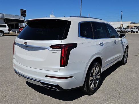 Certified 2021 Cadillac XT6 Premium Luxury w/ Platinum Package image 5