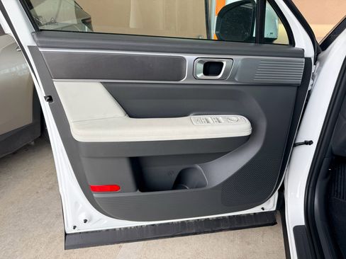 Used 2025 Hyundai Santa Fe SEL FWD image 12