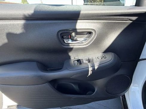 Used 2023 Honda HR-V LX image 19