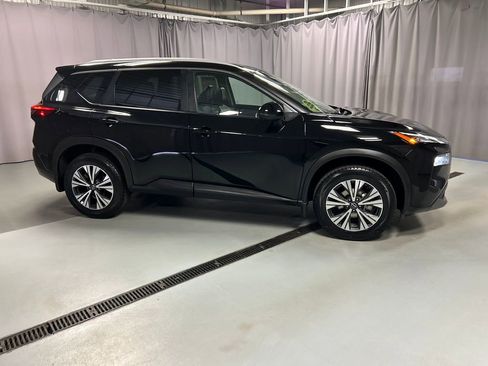 Used 2022 Nissan Rogue SV w/ SV Premium Package image 8