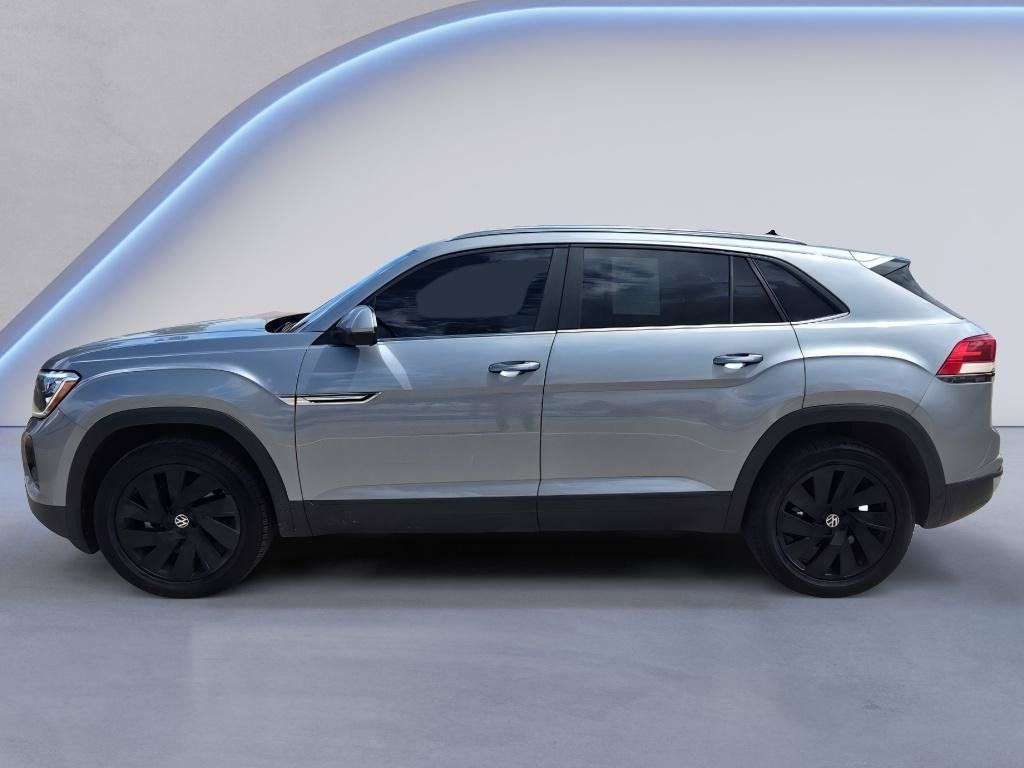 Used 2024 Volkswagen Atlas Cross Sport SE w/ Panoramic Sunroof Package AWD/4WD image 2