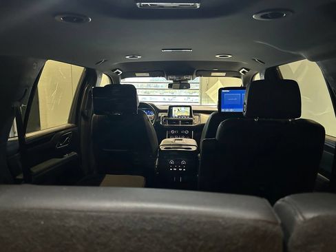 Used 2023 Chevrolet Tahoe Z71 w/ Z71 Off-Road Package AWD/4WD image 32