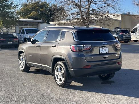 Used 2024 Jeep Compass Latitude image 3