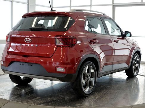 Used 2023 Hyundai Venue Limited image 8