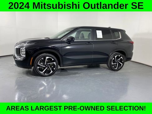Used 2024 Mitsubishi Outlander SE image 3