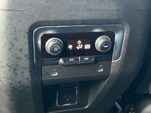 Used 2022 Chevrolet Suburban Z71 image 21