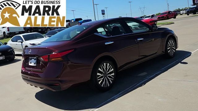 Used 2025 Nissan Altima 2.5 SV FWD image 8