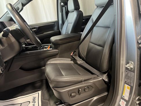 Used 2025 Chevrolet Suburban Z71 AWD/4WD image 16