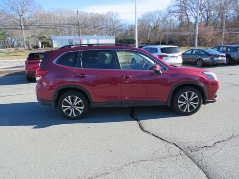 Used 2023 Subaru Forester Limited image 6