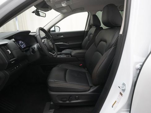 Certified 2025 Nissan Pathfinder SL AWD/4WD image 6