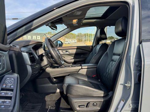 Used 2023 Nissan Rogue Platinum w/ Platinum Premium Package image 15