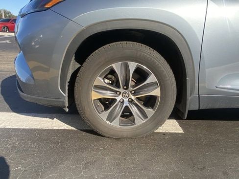 Used 2023 Toyota Highlander XLE image 10