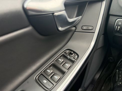 Used 2016 Volvo V60 T5 Cross Country Platinum w/ Climate Package image 32