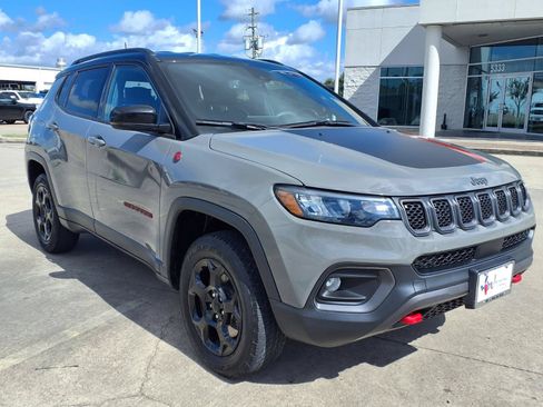 Used 2023 Jeep Compass Trailhawk AWD/4WD image 3