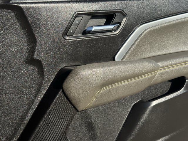 Certified 2025 Chevrolet Colorado ZR2 w/ Technology Package AWD/4WD image 30