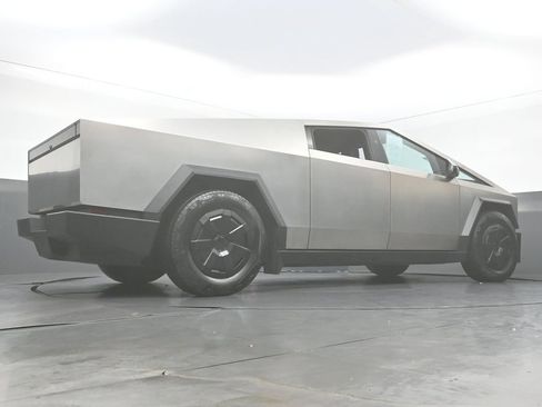 Used 2024 Tesla Cybertruck AWD Crew Cab image 43