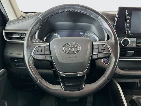 Used 2020 Toyota Highlander XLE FWD image 18